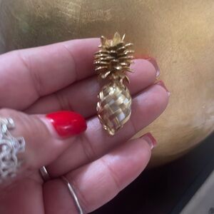 Pineapple brooch